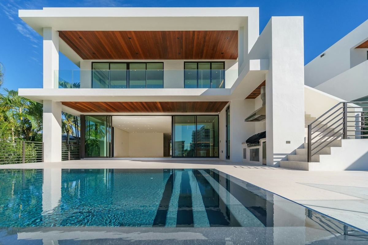 Coastal luxury home with pool